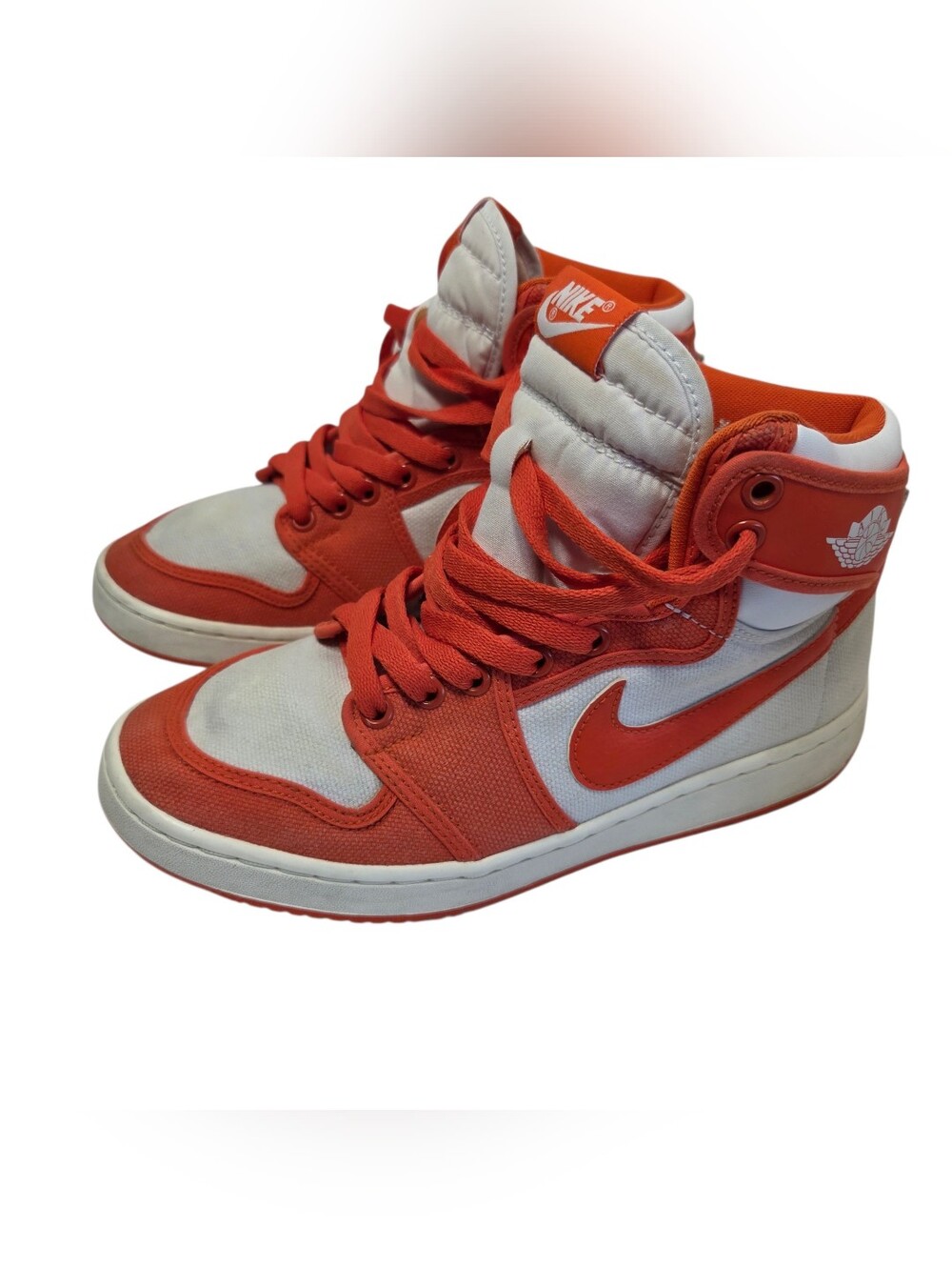 Nike High-Top Sneakers in Orange and White. Size 7